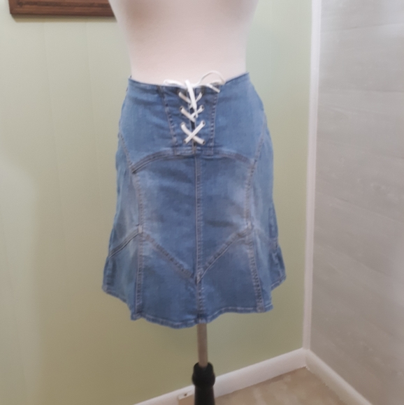 Tommy Hilfiger Dresses & Skirts - Tommy Hilfiger denim Jean tulip skirt sz 3 *O